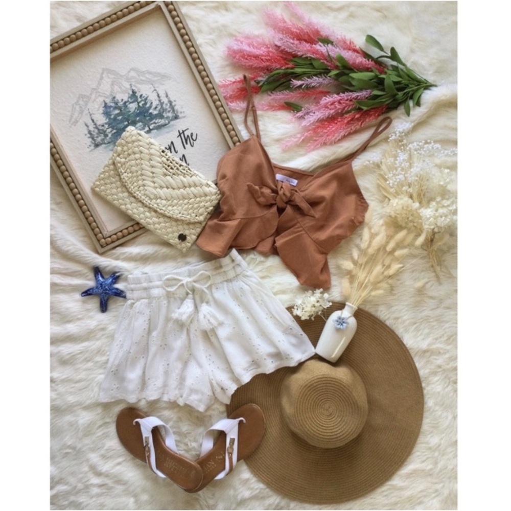 Free People Emma Embroidered Ivory Lacy Shorts Sz XS Western Cottagecore